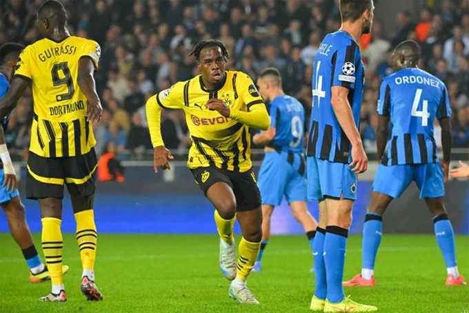 Jamie Gittens lập cú đúp giúp Dortmund đại thắng