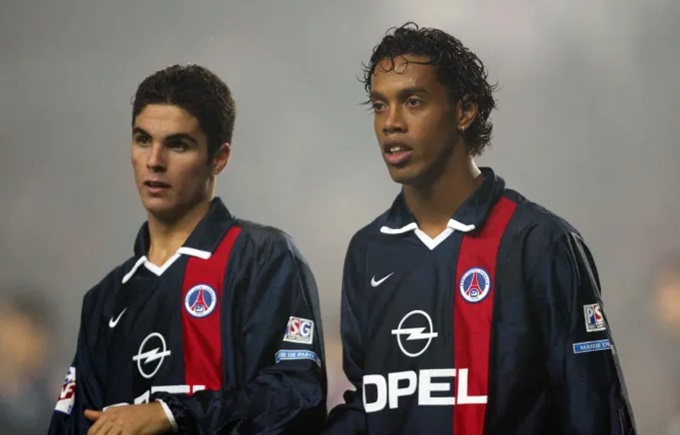 Arteta và Ronaldinho từng chung màu áo PSG ở mùa giải 2001/2002